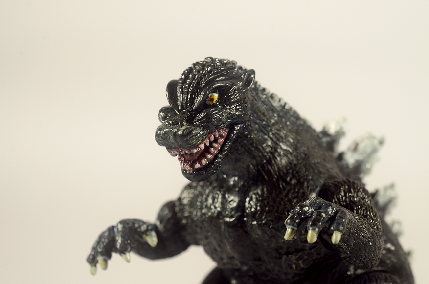 Godzilla bootleg figure fix and repaint